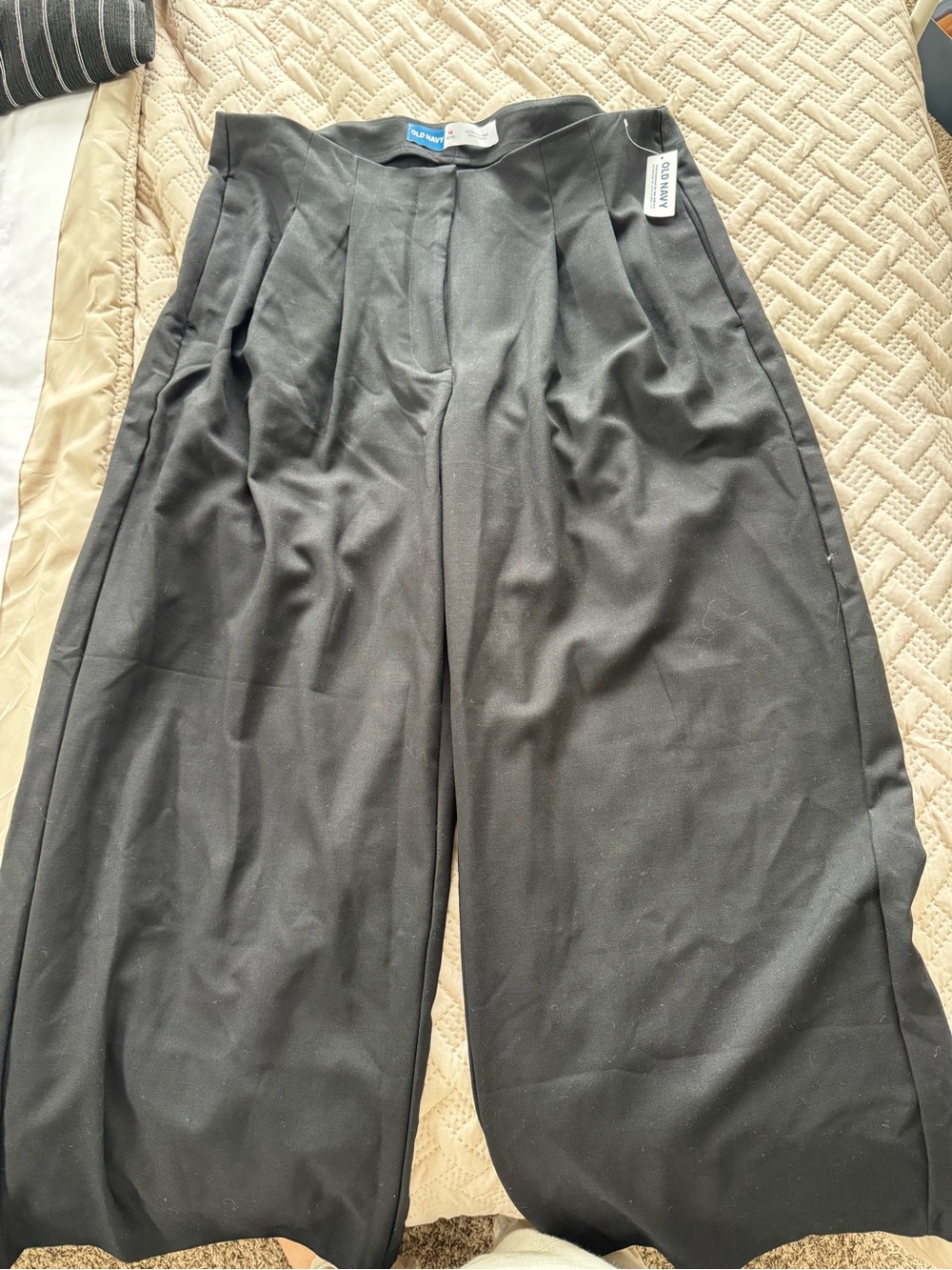 NWT Old Navy Black Wide-Leg Pleated Trousers